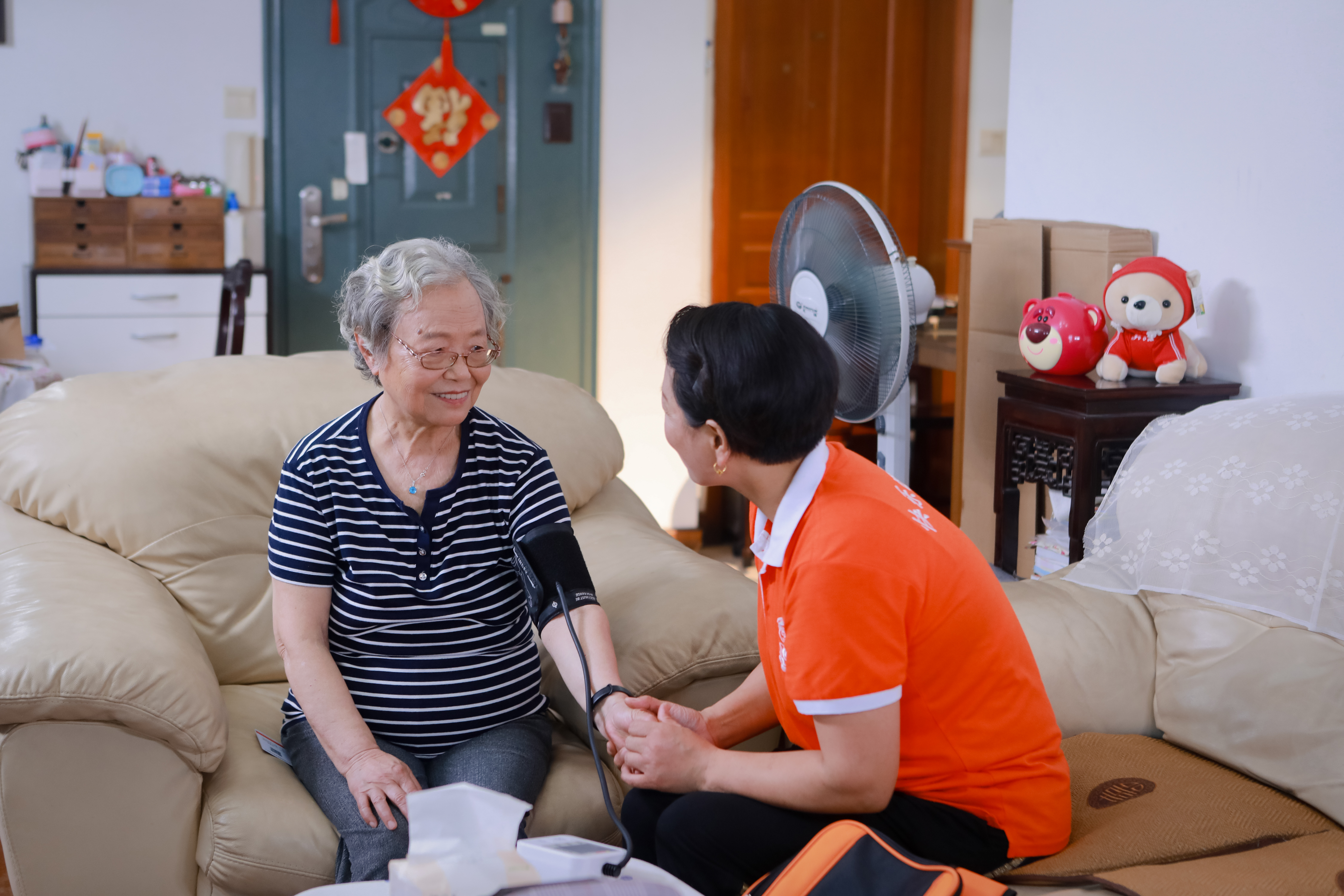 上海94岁老人被保姆虐待最新进展