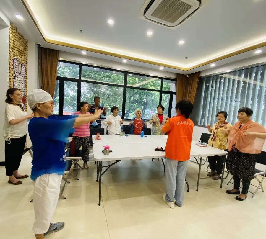 打浦桥街道综合为老服务中心与您健康同行