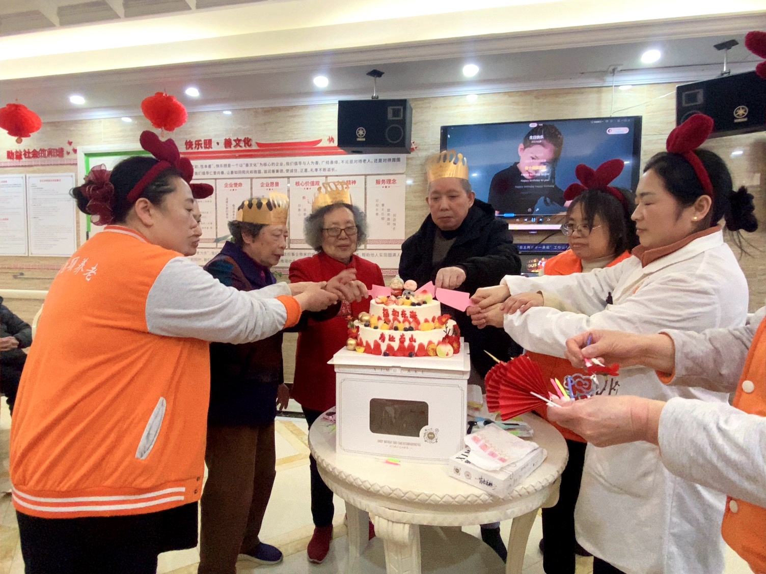 快乐颐温情创意活动点亮长者幸福晚年