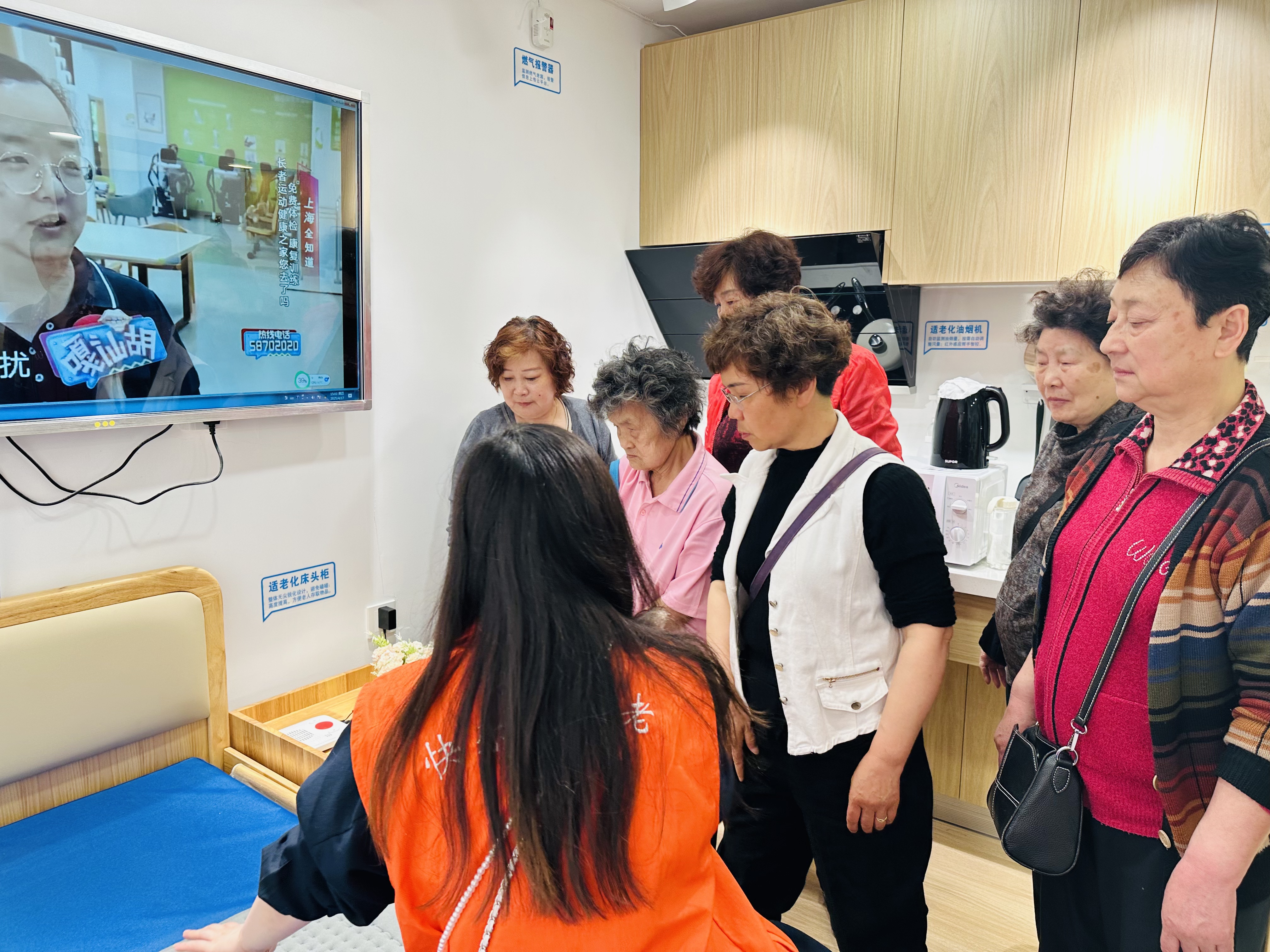 泰康路 23 号长者打卡新地标！打浦桥街道居家养老体验馆暖心开放后络绎不绝