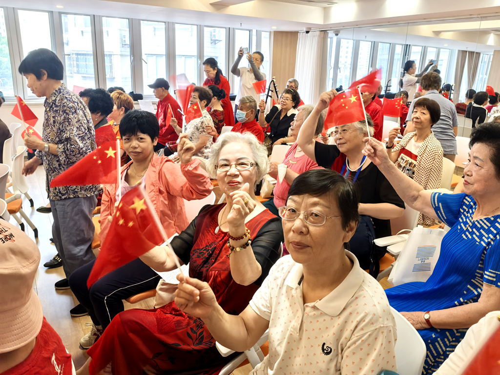 银龄红歌颂党恩，初心如磐永向党