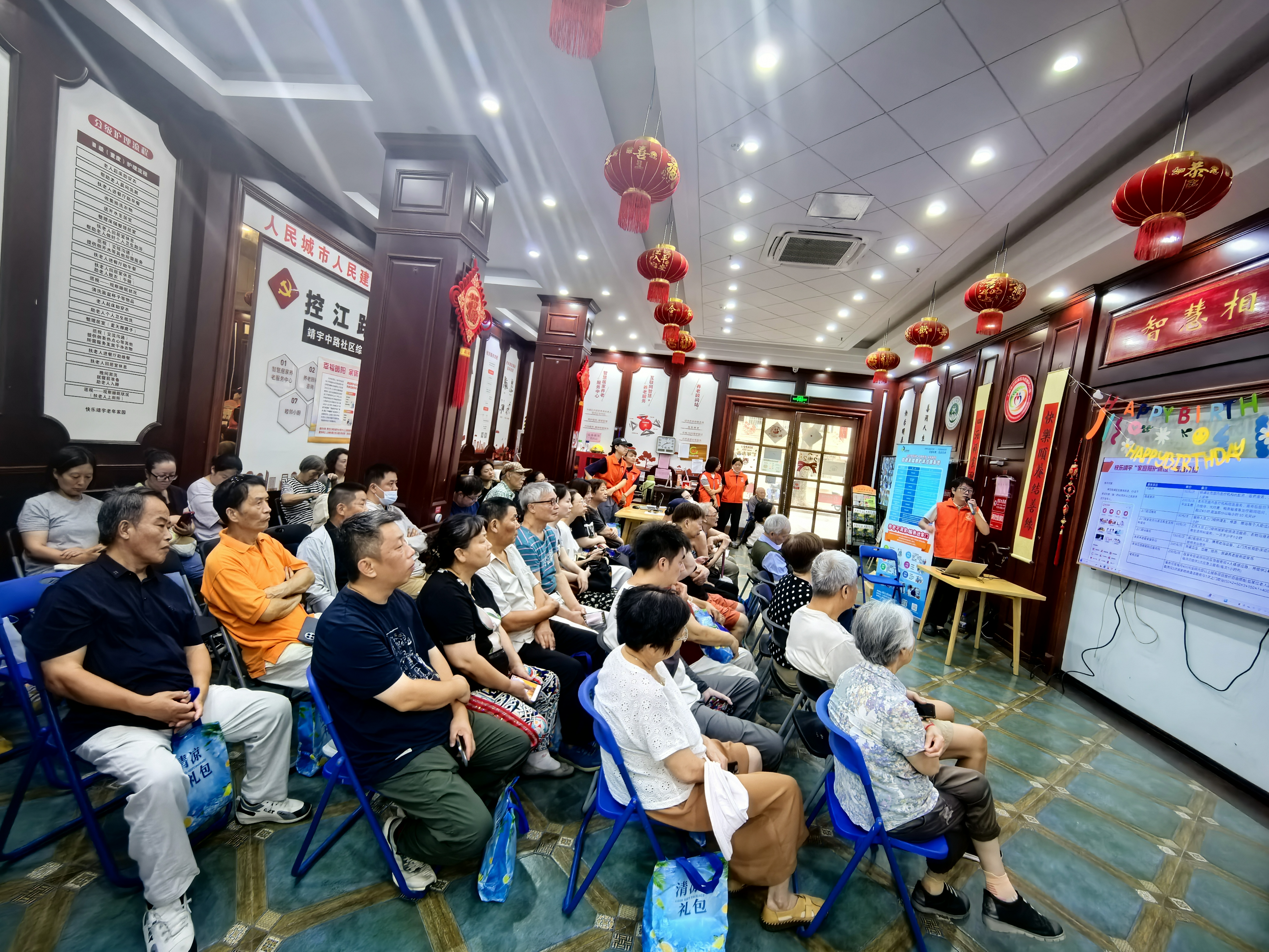 控江路街道“幸福暖阳,家床相伴”公益服务受热捧，为老人幸福“加码”